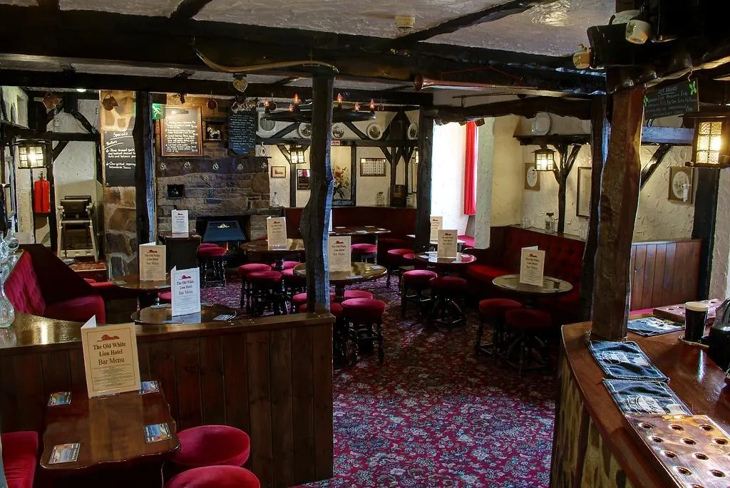 **** אורחן האוורת' The Old White Lion Hotel בריטניה